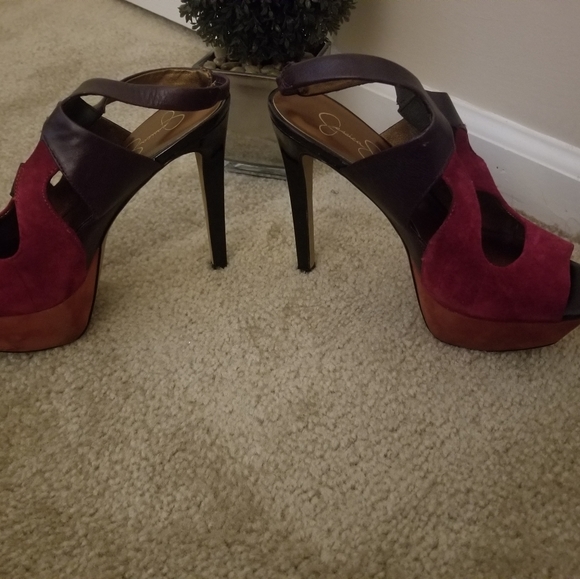 Shoes - Picture 3 of 8